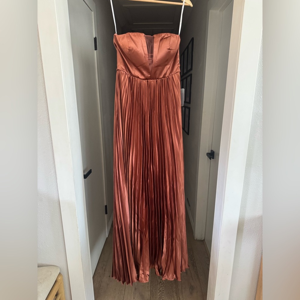 NWT | Lulus | Perfected Elegance Mauve Satin Pleated Strapless Maxi Dress | Sz M - Picture 5 of 10